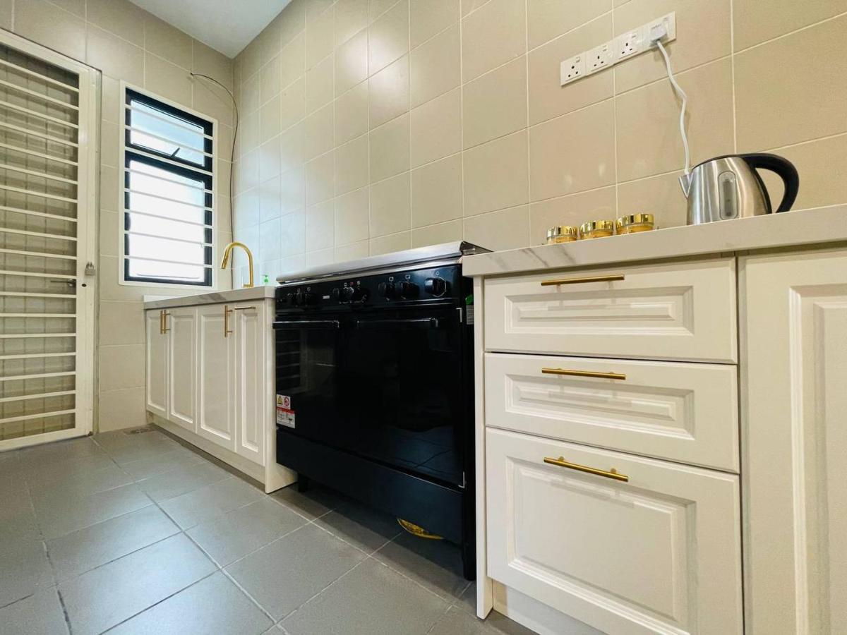 Homestay 3Br Near Setia Alam Shah Alam Bagian luar foto